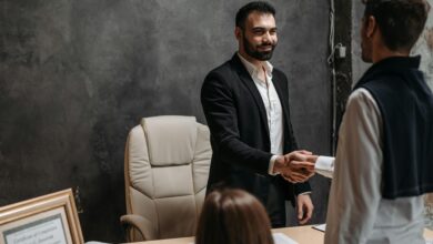 إدارة التوتر أثناء مقابلة العمل: دليل شامل لإظهار الثقة والاحترافية